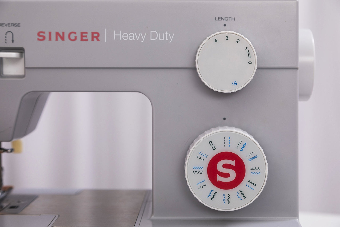 SINGER Heavy Duty 4423 Sewing Machine
